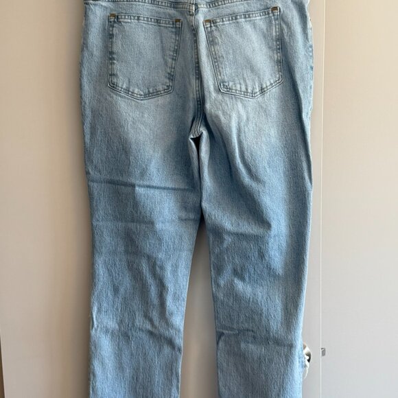 Abercrombie Ultra High Rise 90s Straight Jeans (Light Wash with Ripped Knees) - Picture 3 of 7